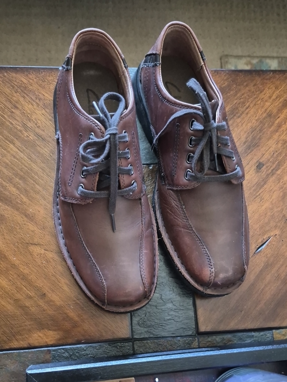 Clarks Men's Brown Leather Derby Shoes - Classic Lace-Up Comfort Worn 1 Time